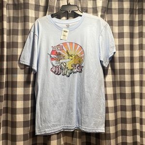 the pic made this shirt look so dirty the shirt itself is NOT dirty in person